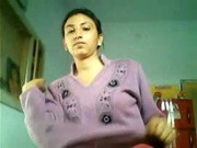 Игривая индийская девушка в онлайне